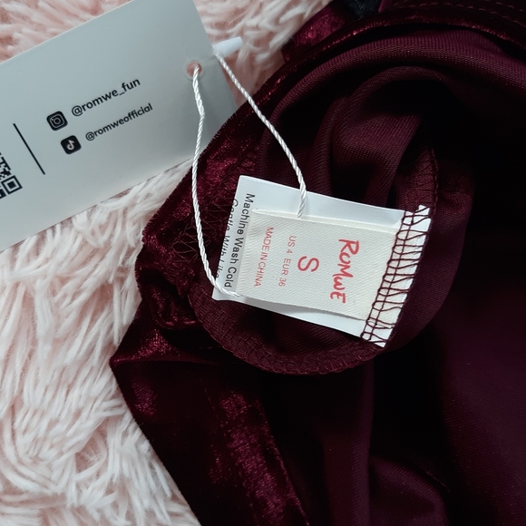 SOLD!!! Velvet lace trim burgundy crop top! NWT and so cute! - Picture 3 of 4